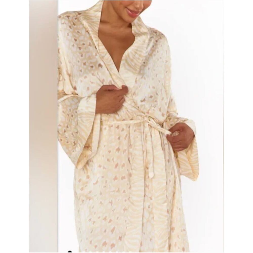 Show Me Your Mumu Harlow Robe Neutral Animal Print O/S NWT - Picture 2 of 9